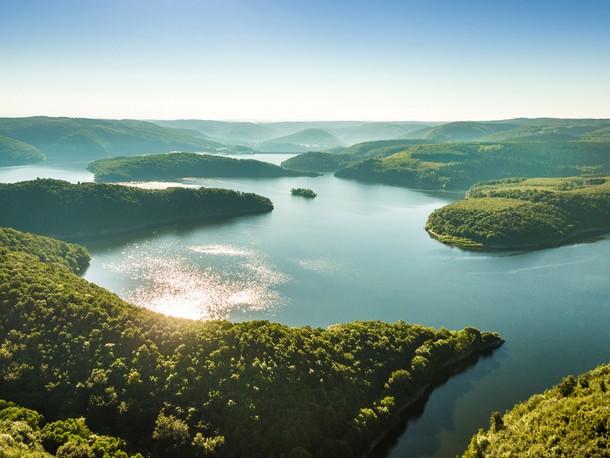 Jezioro Rursee w Parku Narodowym Eifel