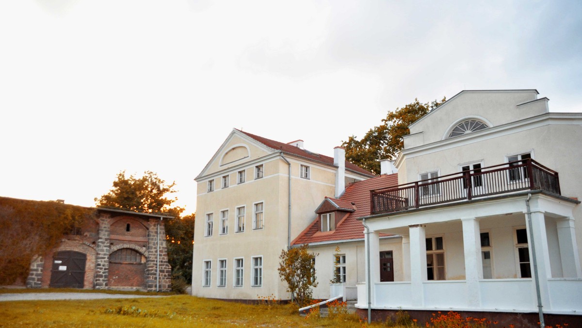 Ponad półtora roku trwało przygotowywanie nowej przestrzeni kulturalnej na mapie Gdyni. Padło na Park Kolibki, w którym do końca roku powstanie przestrzeń działań artystycznych na skrzyżowaniu sztuki, designu, architektury, ekologii i technologii. W sobotę odbyła się symboliczna inauguracja działalności nowego ośrodka kulturalnego.