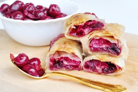 Sočna POSNA PITA SA VIŠNJAMA od gotovih kora: Starinski recept za brzu poslasticu bez kapi ulja