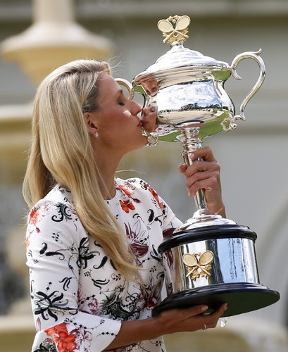 Angelique Kerber pozowała z trofeum