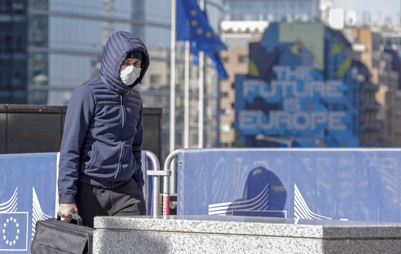 Zgodnie z harmonogramem dzisiejszy szczyt miał być poświęcony nowemu europejskiemu budżetowi. Ale pandemia oznacza, że już spóźnione prace jeszcze bardziej się przedłużą