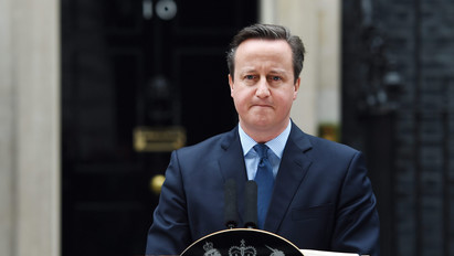David Cameron testőre okozott felfordulást a Londonba tartó járaton