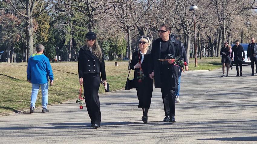 Porodica Kojić na sahrani Saše Popovića