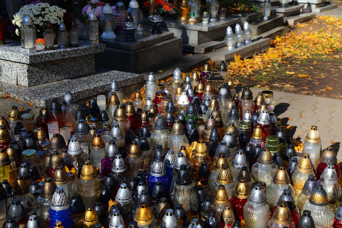 cmentarz, znicz, znicze, jesień, Wszystkich Świętych