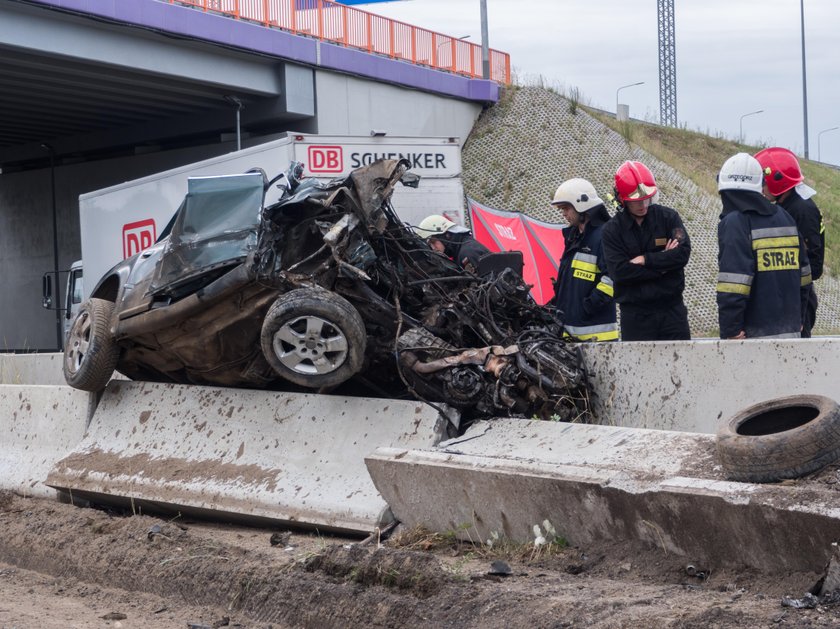 Głuchów, audi, wiadukt, wypadek