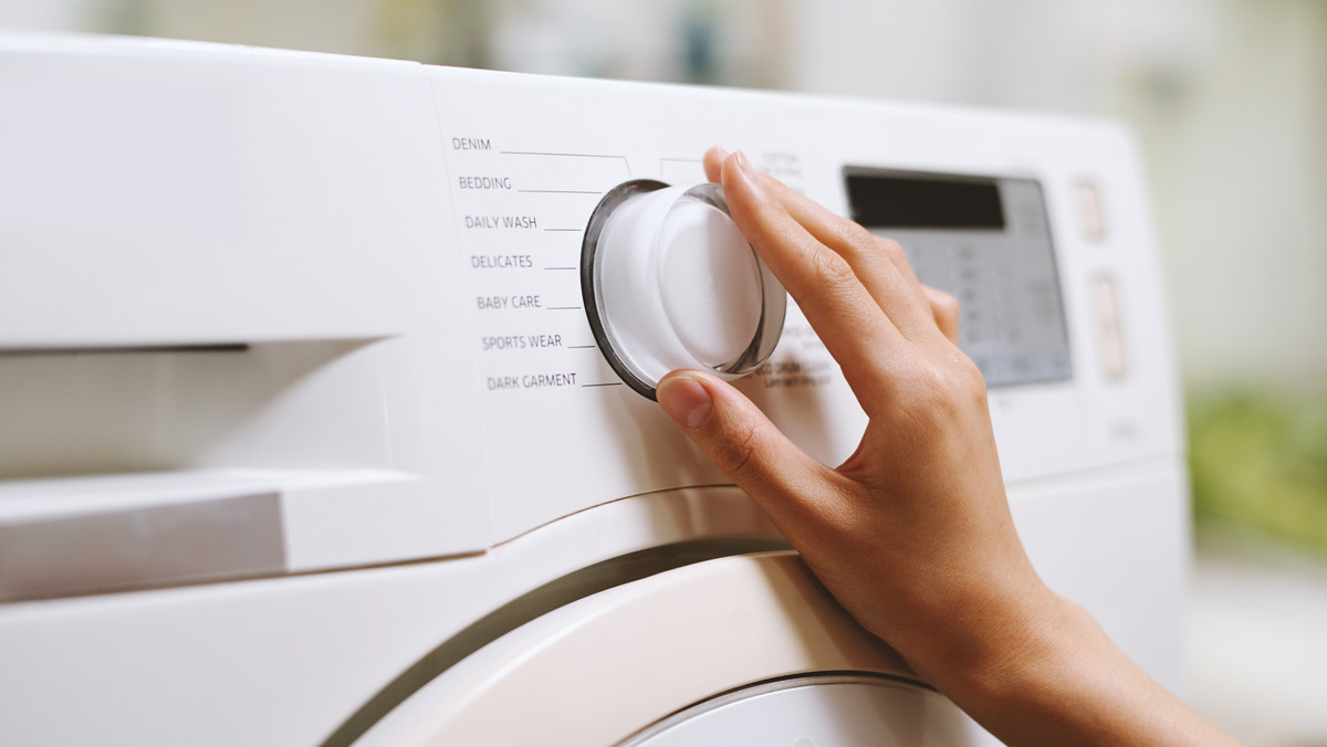 Jak zmniejszyć rachunki za pranie? Wystarczy zrobić jedną rzecz