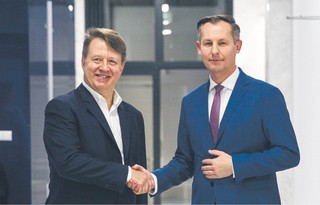 Polacy są otwarci na nowe technologie. Wyzwaniem pozostaje łączność