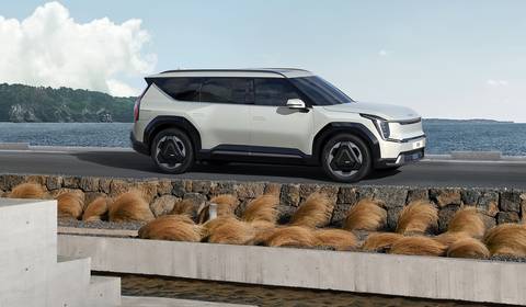 Kia EV9 to potężny elektryczny SUV. Wygląda jak prototyp i ma obracane fotele [WIDEO]