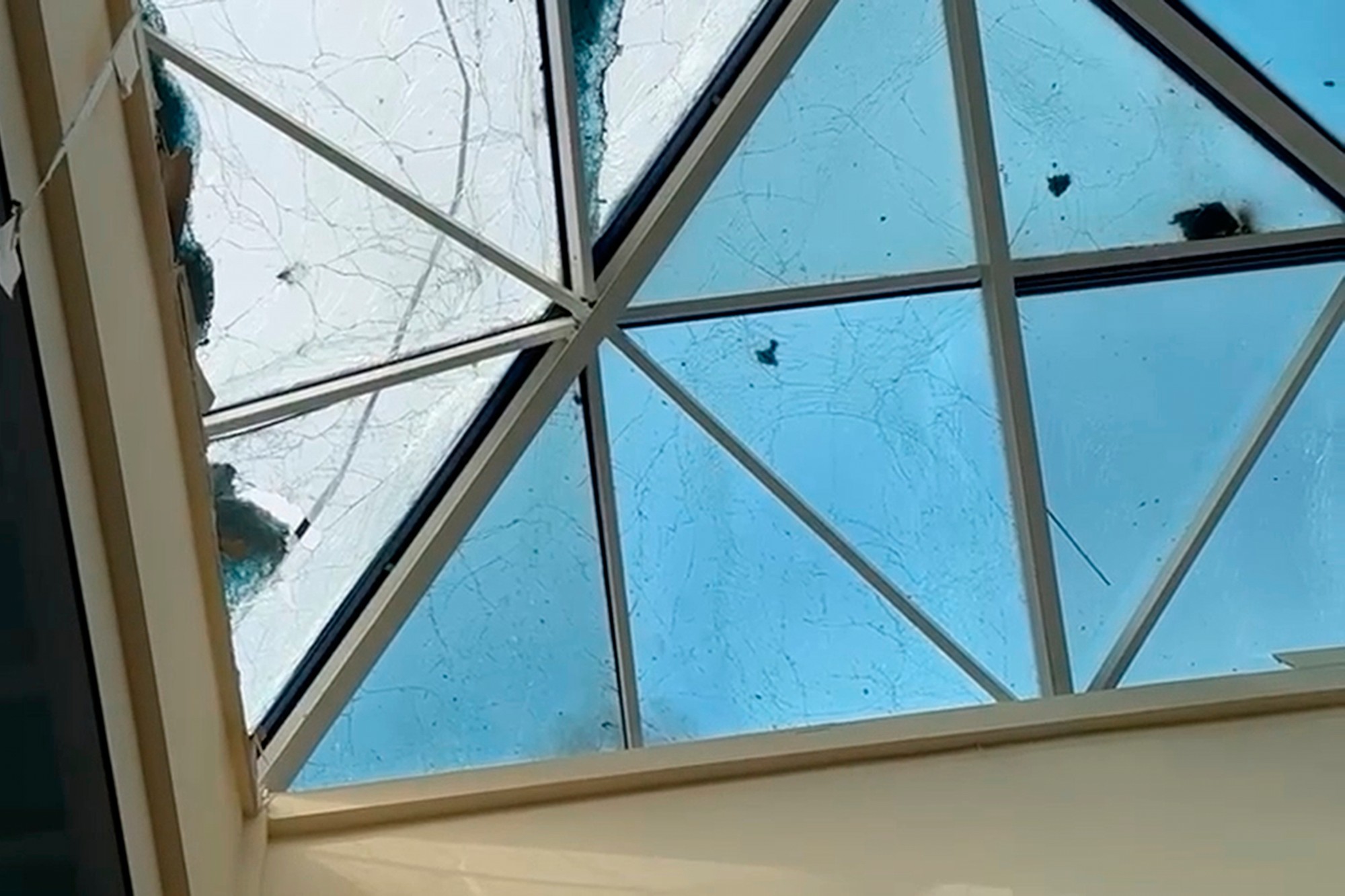 Iránske drony zasiahli letisko v azerbajdžanskom Nachičevane.