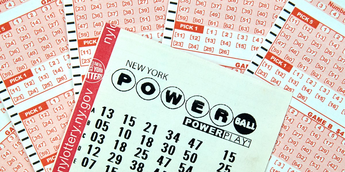 W amerykańskiej loterii Powerball, następna główna wygrana szacowana jest na 1,2 mld dolarów, czyli równowartość  5 mld 760 mln zł.