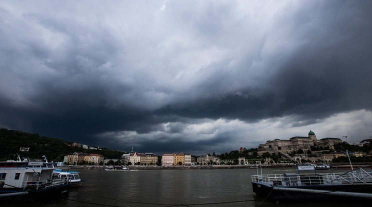 Mediterrán ciklon okoz több hullámban csapadékot, kiadós eső várható az ország nyugati, délnyugati részén / Illusztráció: Zsolnai Péter