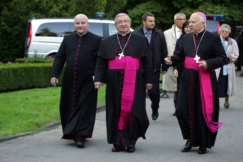 Abp Głódź wyszedł ze szpitala i...