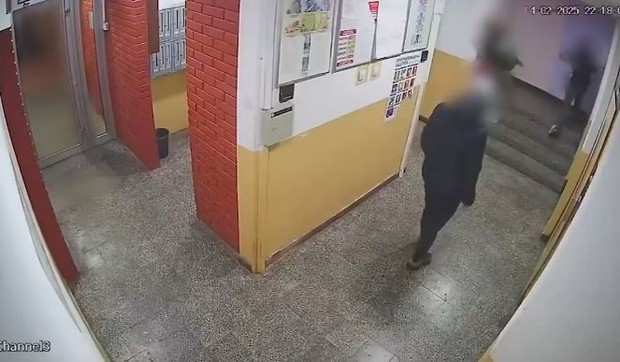 Dečaci prave haos u zgradi