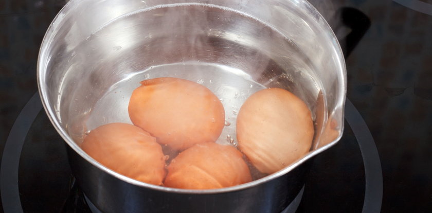 Jak perfekcyjnie ugotować jajka? Niby to wiemy, ale czasami coś idzie nie tak. O tym warto pamiętać