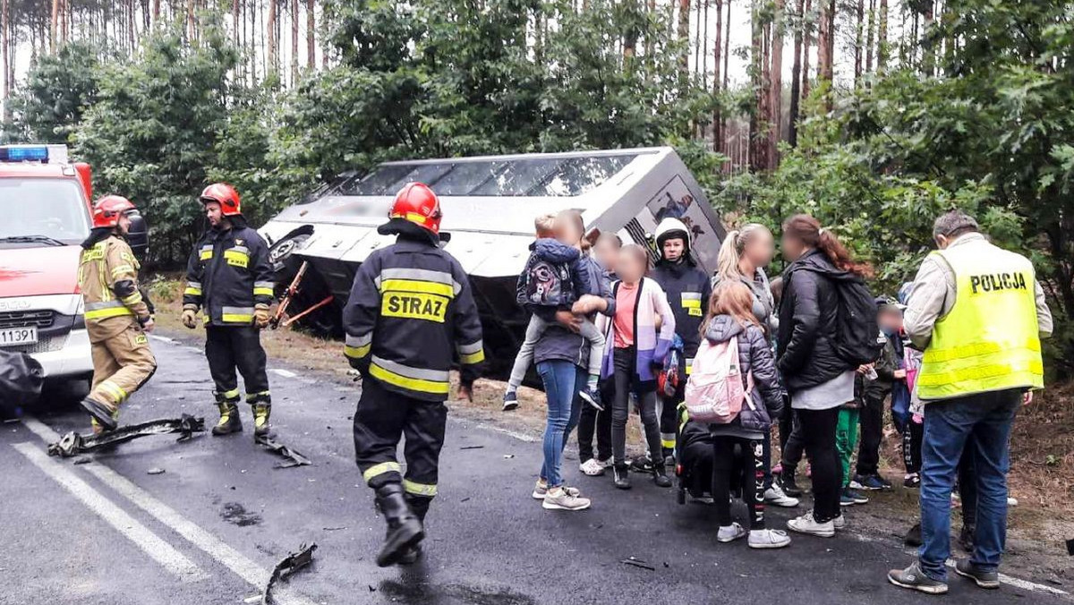 Lubuskie: zderzenie samochodu z autobusem przewożącym dzieci