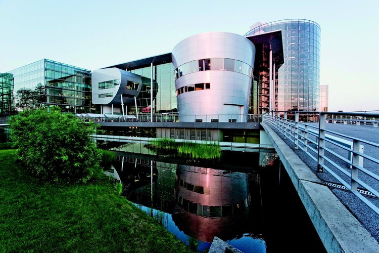 Szklana fabryka Volkswagena w Dreźnie kończy 10 lat