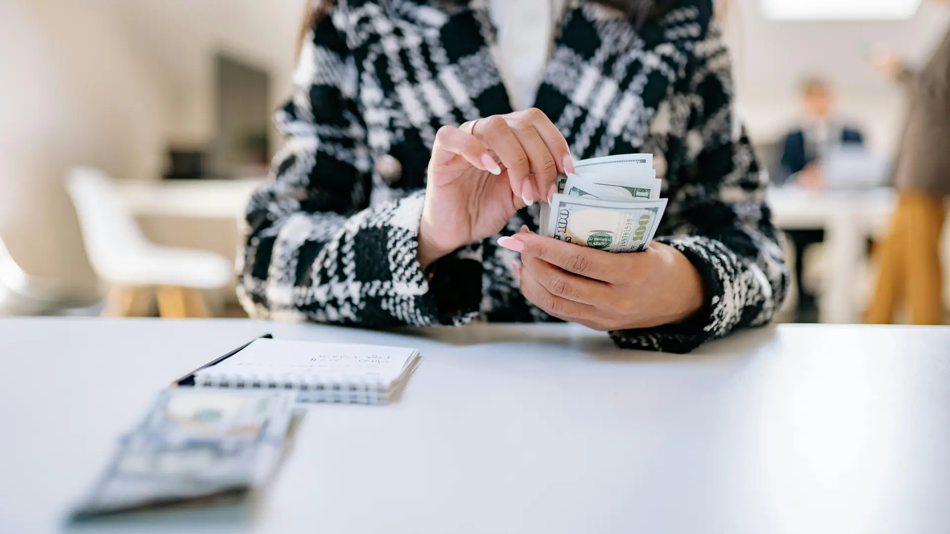 Horoskop finansowy na kwiecień. Kto tym razem może zyskać, a kto zaciśnie pasa?