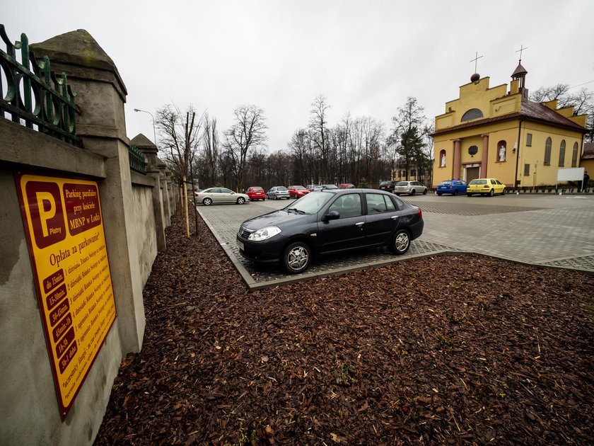 Parkuj i się módl! Niezwykły parking w Łodzi!