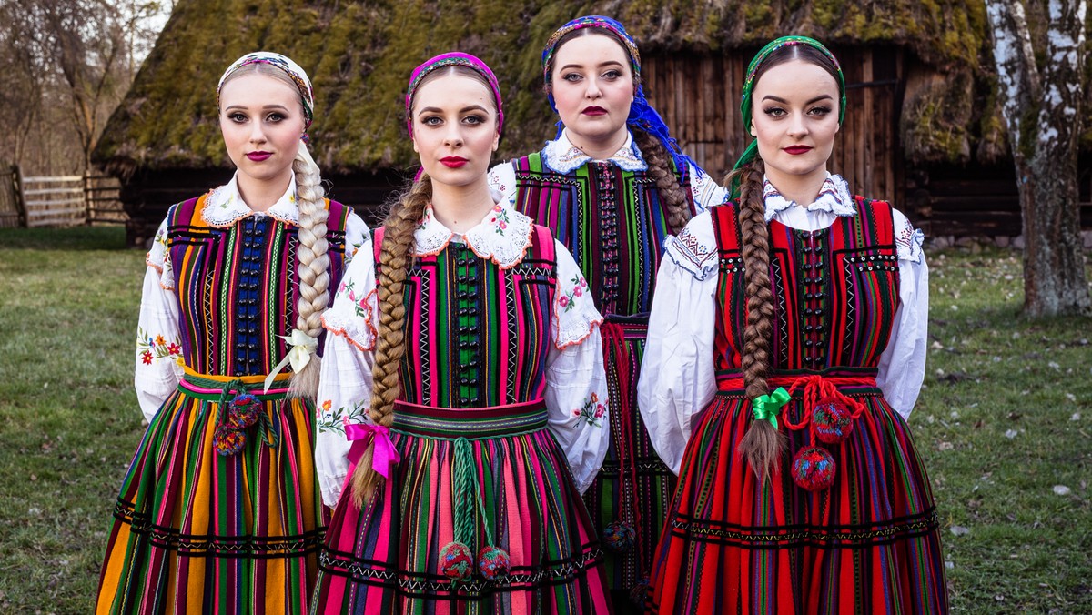 W ciągu niespełna roku cztery dziewczyny ze szczecińskiego zespołu Tulia szturmem podbiły rodzimą scenę folkowymi coverami polskich i zagranicznych przebojów, a także utworami autorskimi. Zachwycili się nimi sami nawet muzycy Depeche Mode. Wzmocnione otrzymanym właśnie Fryderykiem za Debiut roku, niedługo wyruszą na swoją najważniejszą jak do tej pory wyprawę – do Tel Awiwu, gdzie będą reprezentować Polskę na 64. Konkursie Piosenki Eurowizji w Tel Awiwie z piosenką "Pali się (Fire of Love)". - Nadal w to nie wierzymy - mówią o swoimi tyleż niespodziewanym, co oszałamiającym sukcesie.