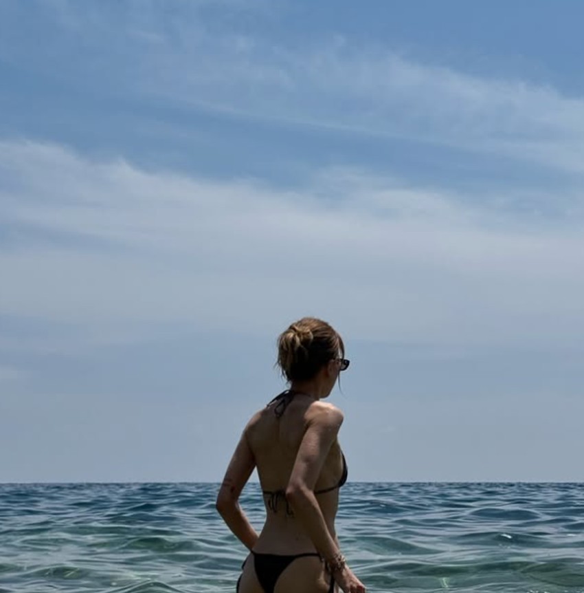 Skinula se Ema Cepter