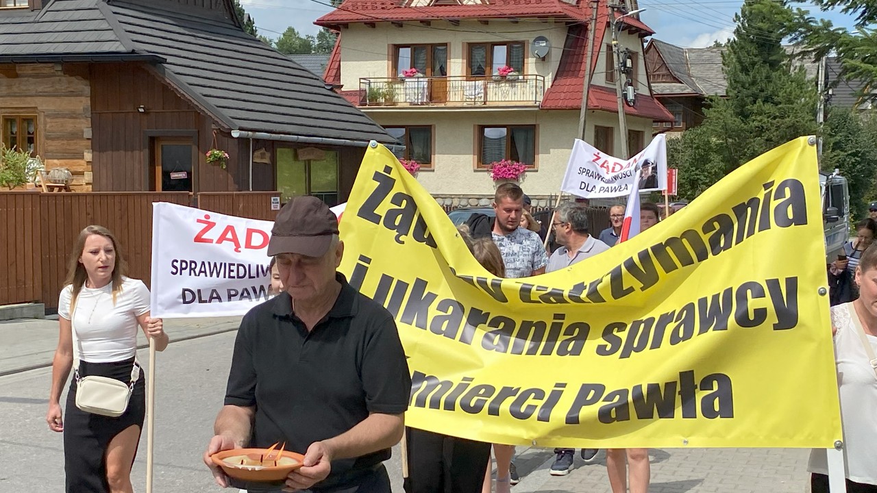 "Nie ma sprawiedliwości". Rok po śmierci strażaka z OSP Biały Dunajec jego zdesperowani krewni zablokowali zakopiankę