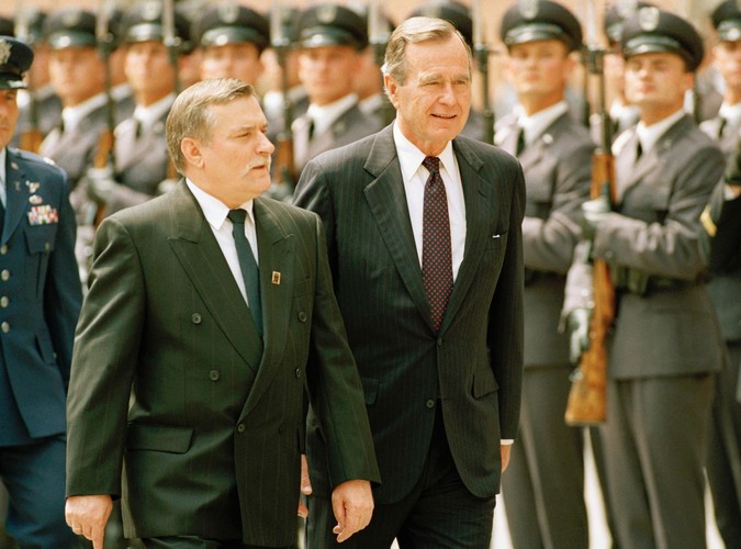 ...i z pierwszym wybranym przez Polaków prezydentem, Lechem Wałęsą - w 1992 r.