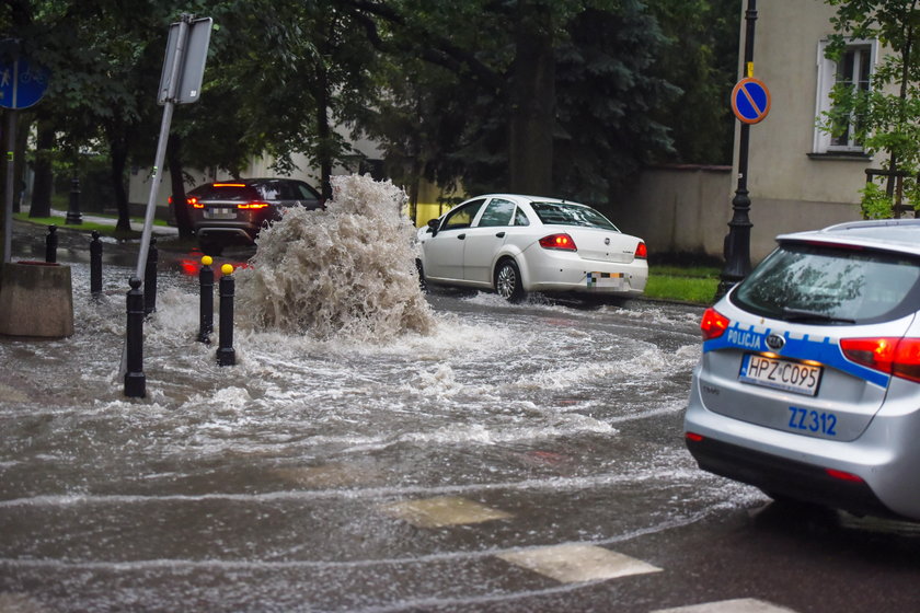 Burze i ulewne deszcze w Warszawie