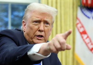 Donald Tramp kaže da je razgovora sa ruskim predsednikom Putinom bio „dug i vrlo koristan" | Foto: REUTERS/Kevin Lamarque/File Photo