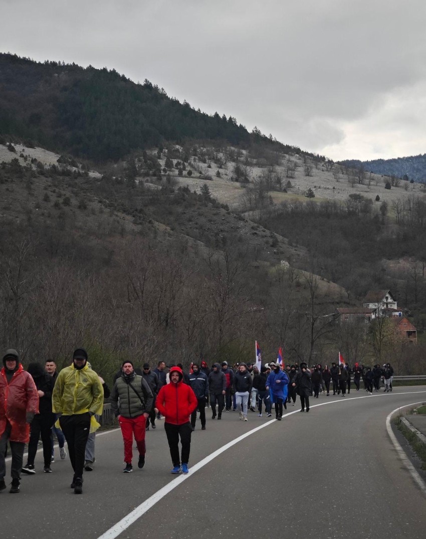 Srbi sa Kosova koji pešače do Beograda