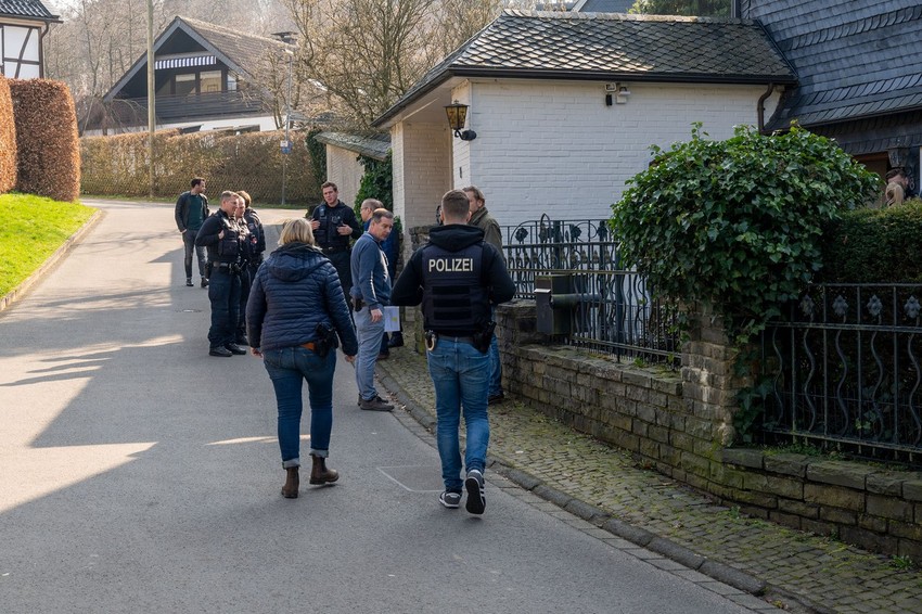Racija nemačke policije u Gumersbahu u Severnoj Rajni-Vestfaliji