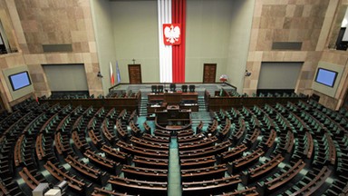 Kto wśród polityków wziął największą nagrodę? Sprawdziliśmy