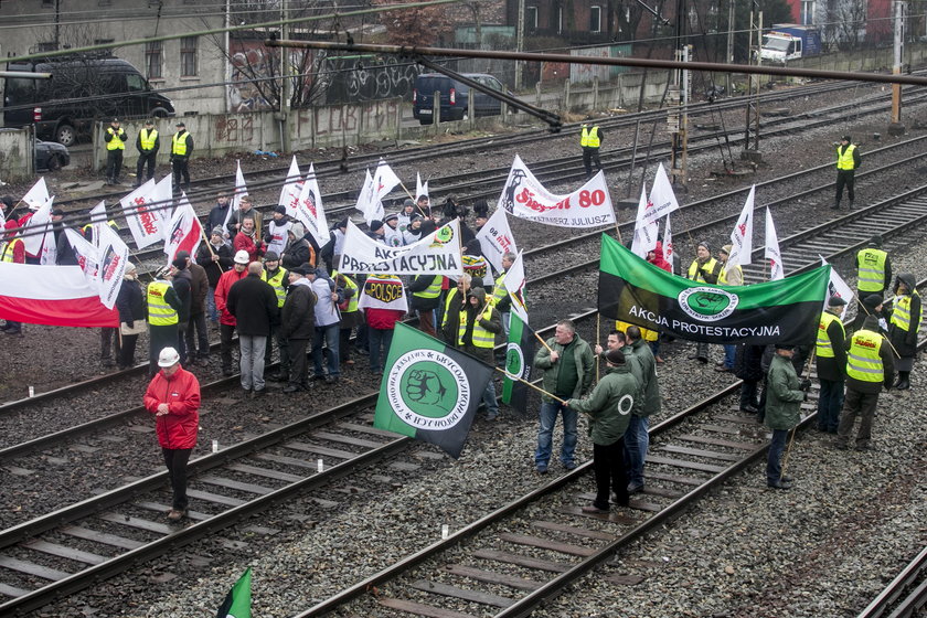Katowice. Górnicy protestują na torach 