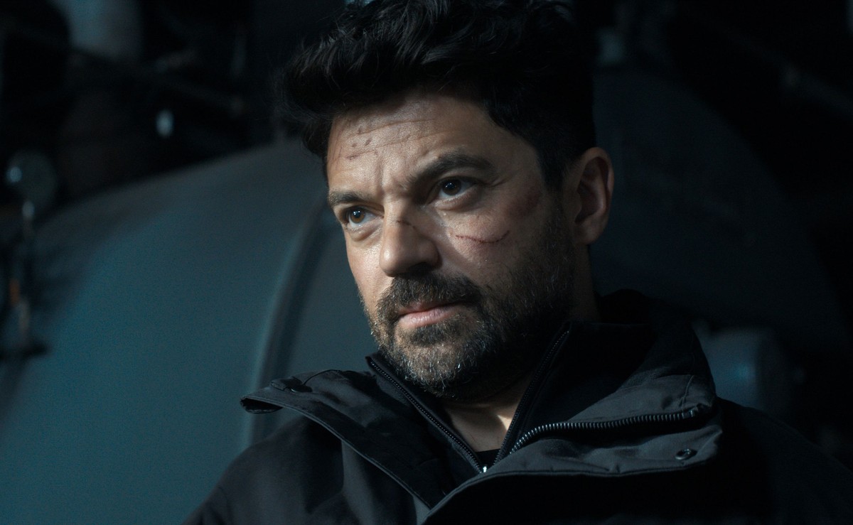Dominic Cooper w finałowym odcinku serialu "Ostatnia rubież"