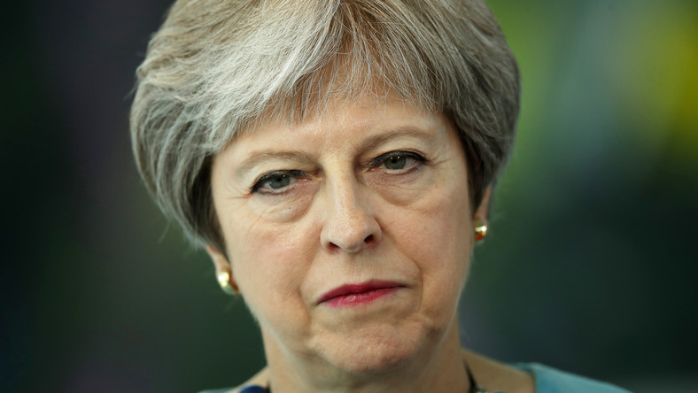 Brytyjska premier Theresa May i ministrowie jej rządu uczestniczą dziś w wyjazdowym posiedzenie gabinetu w XVI-wiecznym dworku w Chequers. Celem obrad jest wypracowanie nowej strategii na kluczowe negocjacje ws. wyjścia W. Brytanii z Unii Europejskiej.