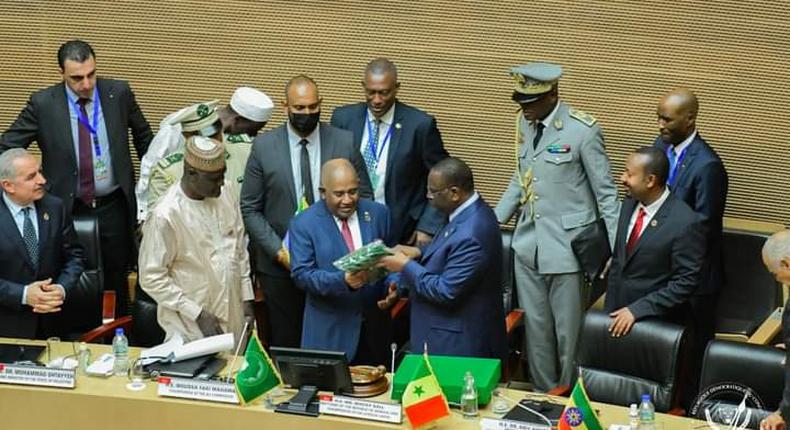 Le Président Macky Sall passe le temoin à son homologue des Comores