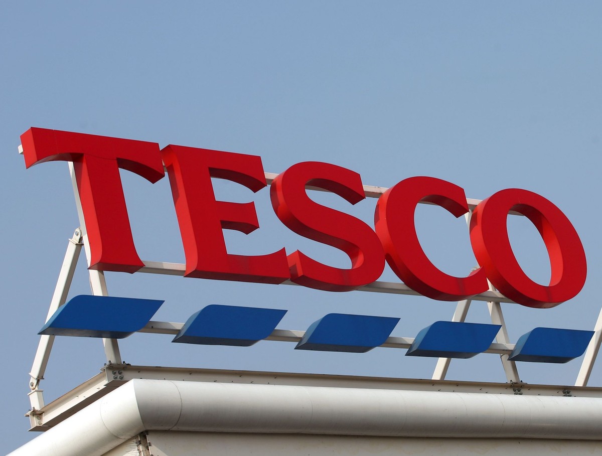 Tesco może w przyszłym roku finansowym (który zaczyna się w marcu 2011 r.) otworzyć w Polsce ok. 100 nowych sklepów różnej wielkości, wynika z wypowiedzi przedstawicieli spółki.