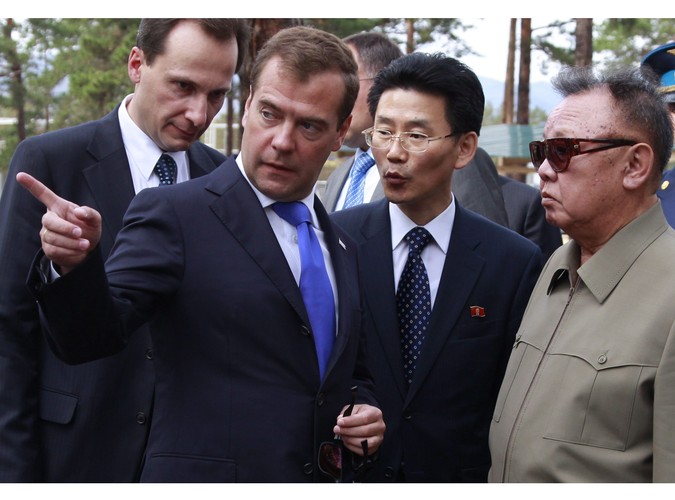 Dmitrij Miedwiediew i Kim Dzong Il w bazie wojskowej Sosnowyj Bor