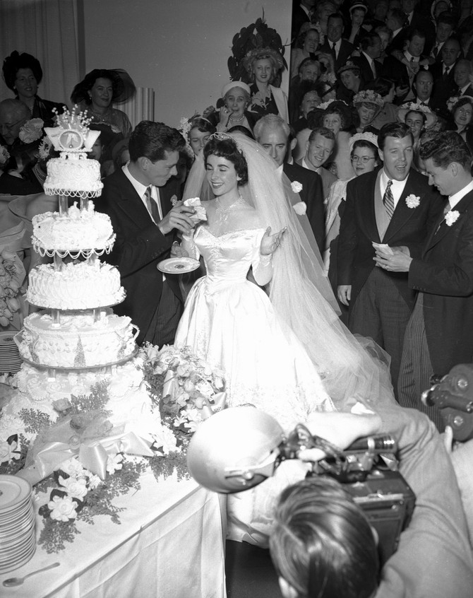 Elizabet Tejlor i Konrad Hilton na venčanju 1950. godine