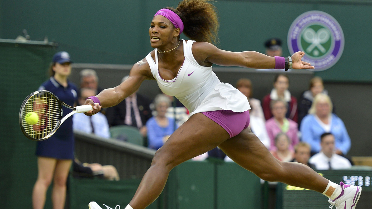 Agnieszka Radwańska pokonała Angelique Kerber 6:3, 6:4 i awansowała do finału Wimbledonu (z pulą nagród 16,1 mln funtów). W drugim półfinale Serena Williams wygrała z Wiktorią Azarenką 6:3, 7:6 (6).