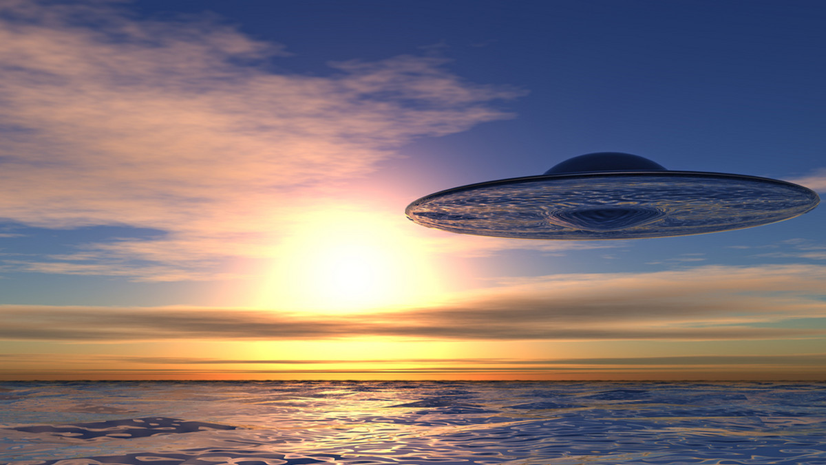 Od lat naukowcy próbują potwierdzić istnienie UFO. I faktycznie, co jakiś czas na Ziemi pojawiają się dowody - znaki od kosmicznych cywilizacji. Jak wielką tajemnicę skrywa przed nami Wszechświat? Poznaj niesamowite historie z kręgu tajemnic, które na zawsze zmieniły nasze myślenie.