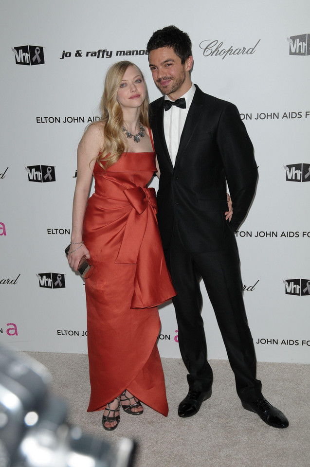 Amanda Seyfried i Dominic Cooper 