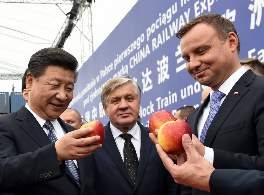 Prezydent Chin Xi Jinping i prezydent Andrzej Duda w 2016 roku podczas powitania pierwszego pociągu na trasie Chiny-Europa "China Railway Express". 