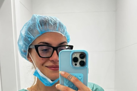(FOTO) Mlađa ćerka Suzane Mančić podelila sliku iz bolnice nakon porođaja: "Od danas se odazivam samo na tetka"