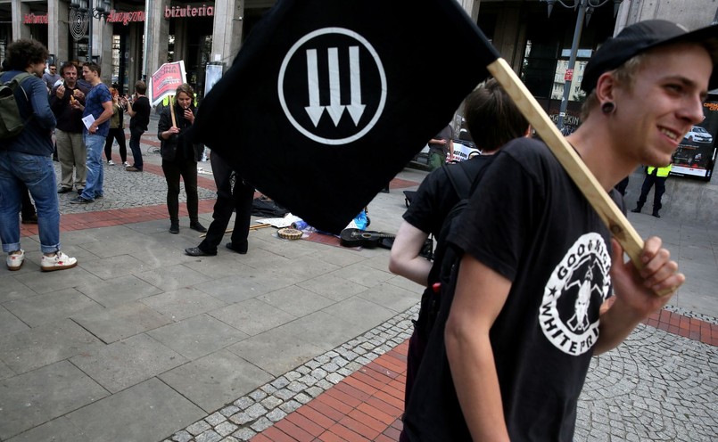 Protest antywojenny współorganizowany przez Młodzież Warszawską oraz Warszawską Federację Anarchistyczną pod hasłem "Nie ma NATO zgody" na placu Konstytucji w Warszawie