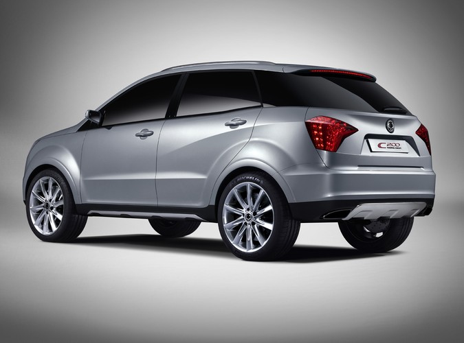 C200 jest pierwszym autem koreańskiego producenta opartym na nowej platformie, przystosowanej do przedniego napędu