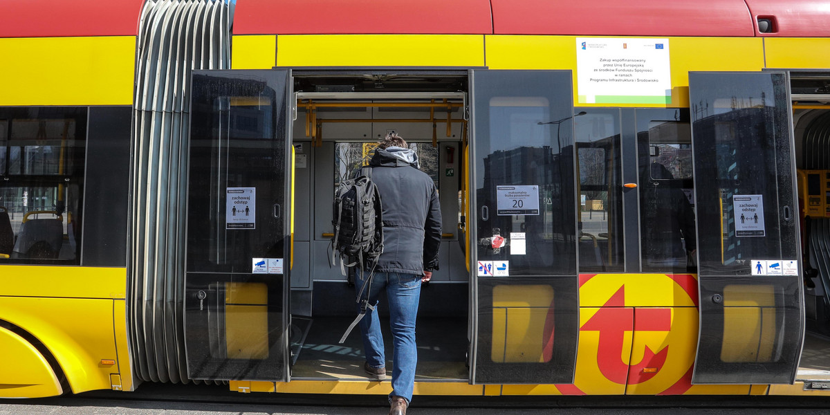 W piątek z tramwaju w Warszawie wyproszono pasażerkę