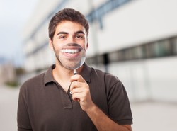 Wystrzegaj się tych nawyków. One niszczą zęby