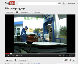 Co za refleks! Oto szybki pracownik stacji benzynowej