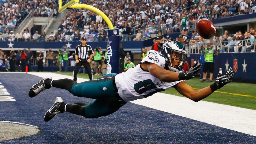 'Pitbull', piękne cheerleaderki, a na boisku starcia gigantów. W lidze NFL nie jest nudno