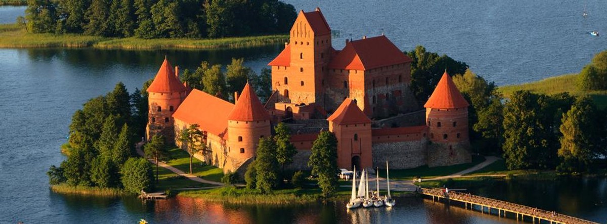 Zamek w Trokach, Litwa